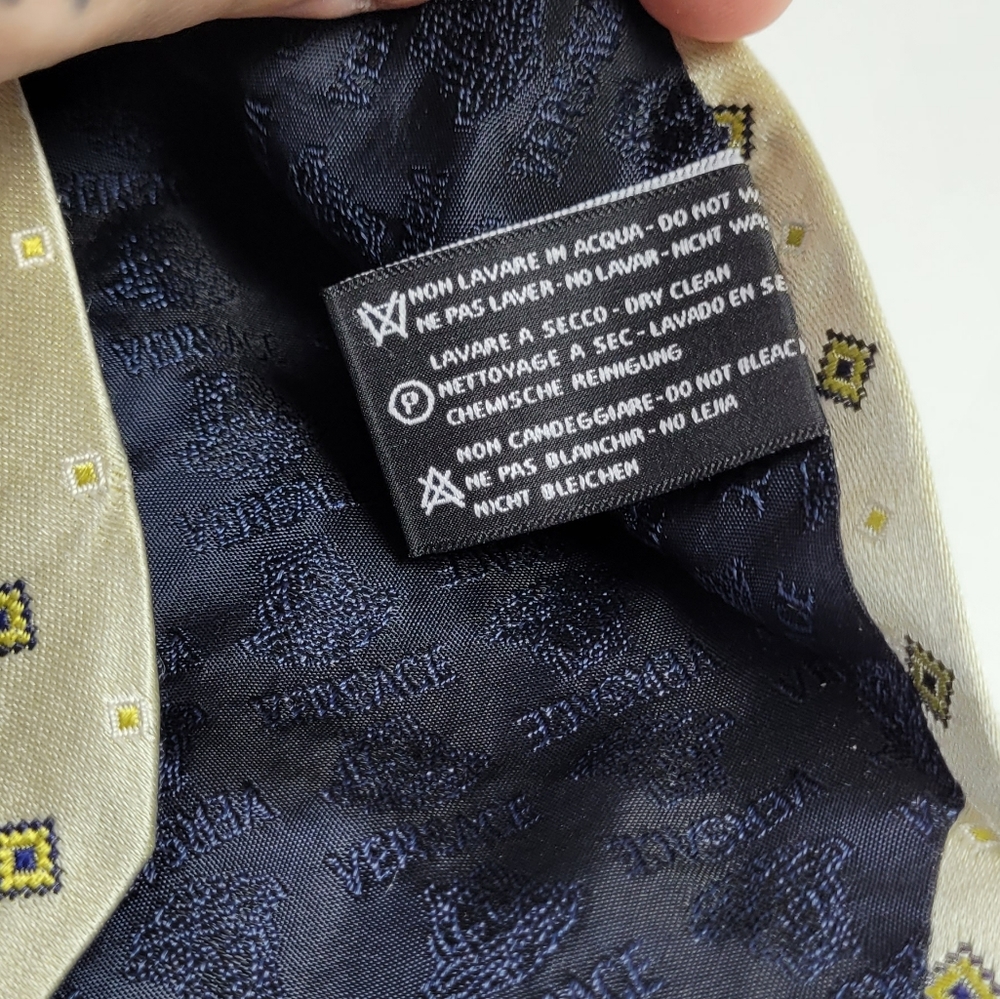 VERSACE | 100% silk tie - Picture 9 of 10